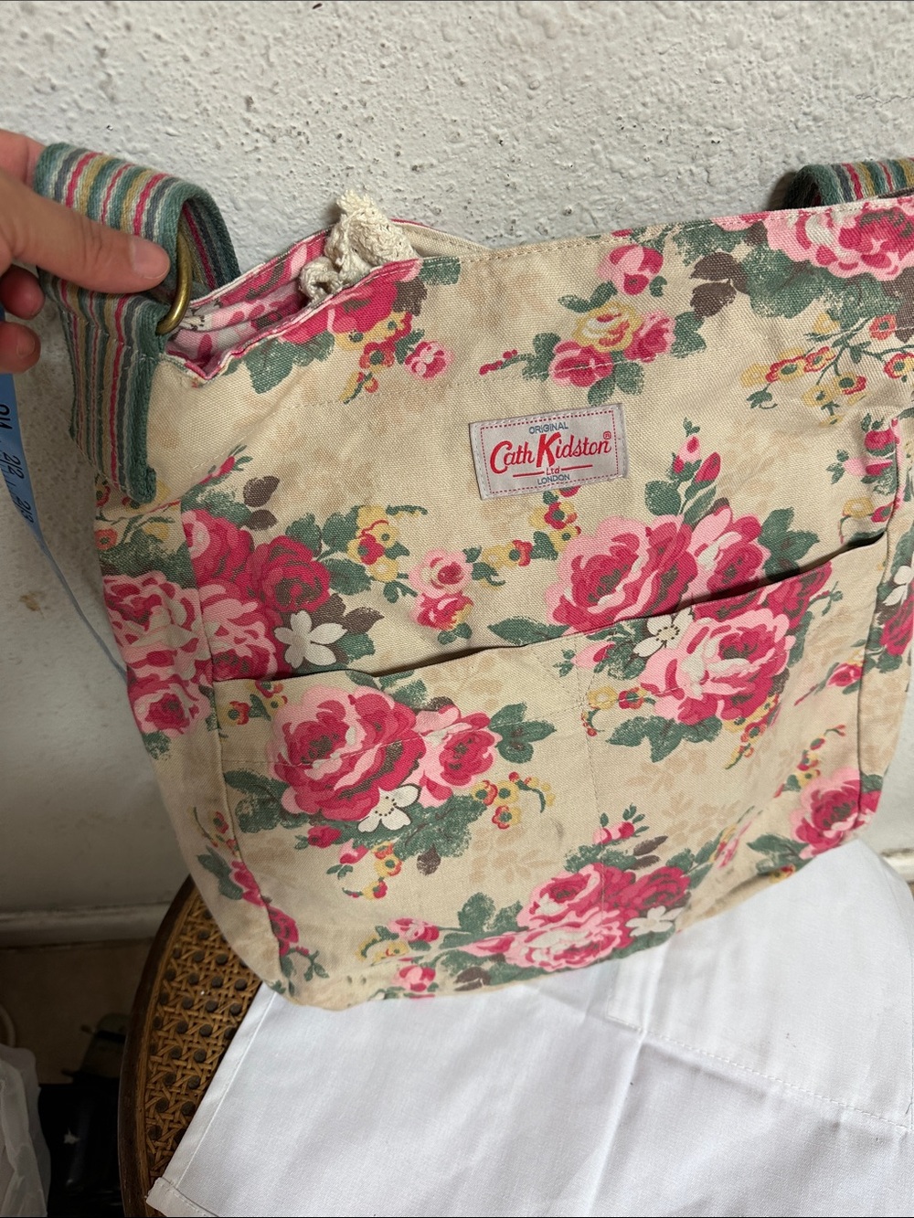 Cath Kidston Cream Canvas Crossbody Bag with Pink Rose Print - Picture 2 of 6